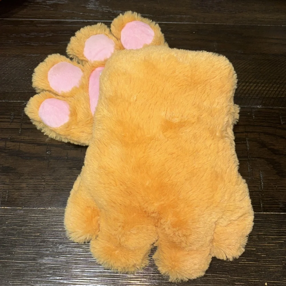 Cute paw gloves ultra soft.